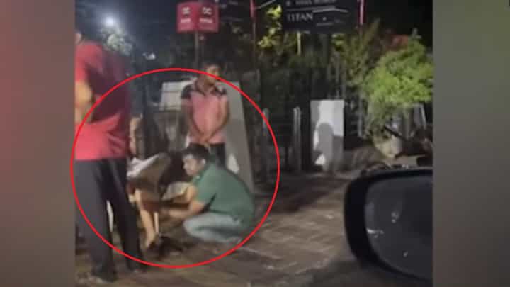 पुण्यात चाललंय काय? पोलीस कर्मचाऱ्याचा अजब प्रताप, पोलिसांनी तरुणाकडून स्वत:चे पाय दाबून घेतले पुण्यात चाललंय काय? पोलीस कर्मचाऱ्याचा अजब प्रताप, पोलिसांनी तरुणाकडून स्वत:चे पाय दाबून घेतले