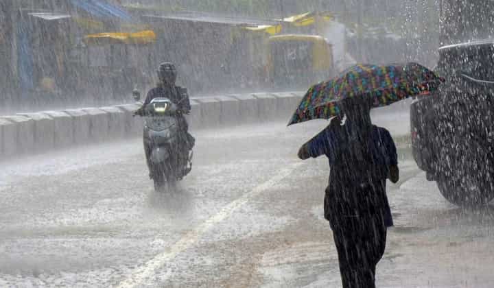 Maharashtra Weather Update : राज्यात मध्यरात्रीपासूनच संततधार, तुमच्या जिल्ह्यात कोणता अलर्ट? हवामान खात्याकडून मोठं अपडेट Maharashtra Weather Update : राज्यात मध्यरात्रीपासूनच संततधार, तुमच्या जिल्ह्यात कोणता अलर्ट? हवामान खात्याकडून मोठं अपडेट