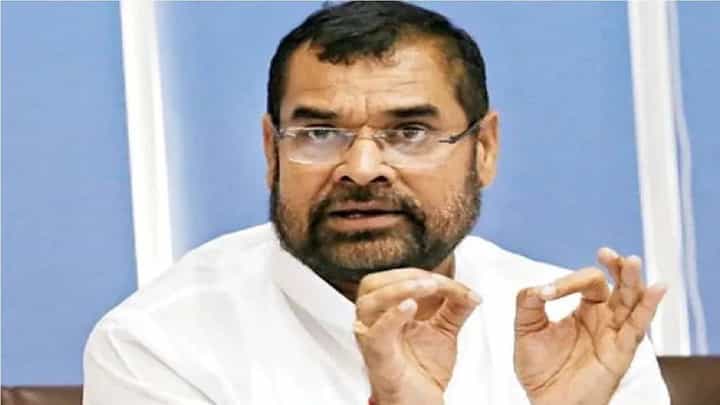 घोडेबाजार म्हणणं म्हणजे..., सदाभाऊ खोत यांचा विरोधकांना खोचक टोला घोडेबाजार म्हणणं म्हणजे..., सदाभाऊ खोत यांचा विरोधकांना खोचक टोला