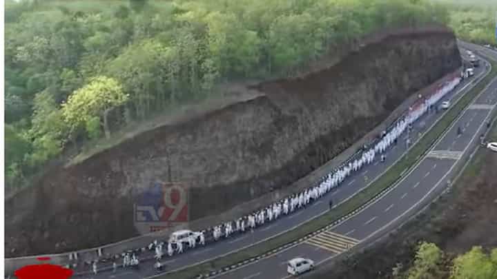 मन लागो रे लागो गुरू भजनी... संत श्री गजानन महाराजांच्या पालखीचे बघा विहंगम ड्रोन दृश्य मन लागो रे लागो गुरू भजनी... संत श्री गजानन महाराजांच्या पालखीचे बघा विहंगम ड्रोन दृश्य