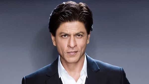 शाहरुख खान (जवळपास 6300 कोटी रुपये)- शाहरुखच्या जवान आणि पठाण या चित्रपटांनी जगभरात 2000 कोटी रुपयांपेक्षा अधिक कमाई केली. किंग खान हा बॉलिवूडमधील सर्वाधिक मानधन घेणारा अभिनेता आहे. एका चित्रपटासाठी ते 150 ते 250 कोटी रुपये मानधन घेत असल्याची माहिती आहे.