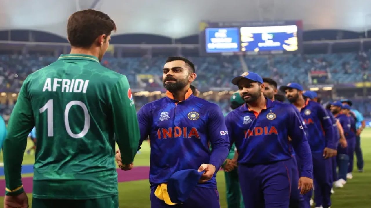 IND vs PAK Head To Head: टीम इंडियाच पाकिस्तानवर सरस, आकडे एकदम एकतर्फी IND vs PAK Head To Head: टीम इंडियाच पाकिस्तानवर सरस, आकडे एकदम एकतर्फी