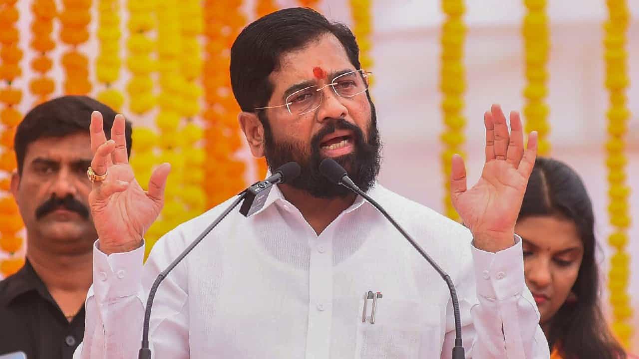 आता सरकारकडून ज्येष्ठ नागरिकांना देवदर्शन, पाहा मुख्यमंत्र्यांची नवीन योजना काय?