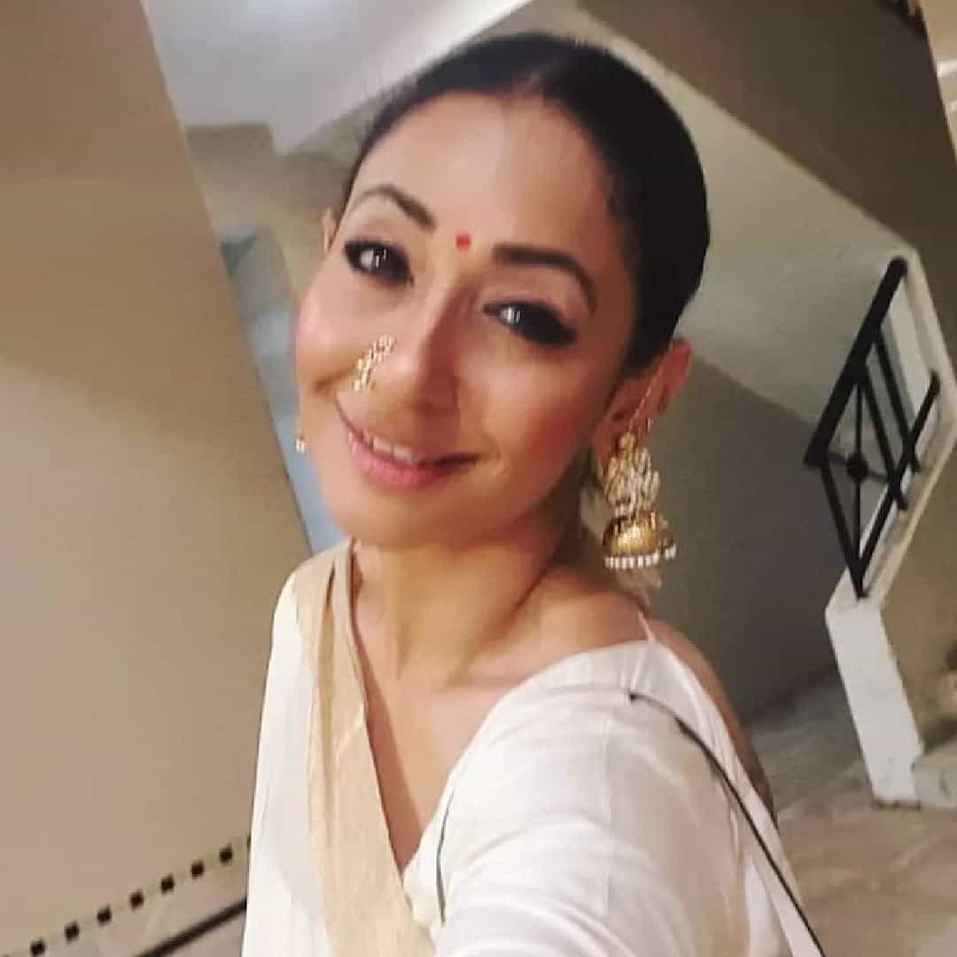 'ये रिश्ता क्या कहलाता है' या मालिकेत भूमिका साकारणारी अभिनेत्री श्रुती उल्फत ही टीव्ही इंडस्ट्रीतील लोकप्रिय अभिनेत्री आहे. श्रुती तिच्या मालिकांसोबतच खासगी आयुष्यामुळेही चर्चेत राहिली आहे. श्रुतीने 1997 मध्ये आलोक उल्फतशी लग्न केलं होतं. लग्नाच्या 20 वर्षांनंतर 2017 मध्ये या दोघांनी घटस्फोट घेतला.