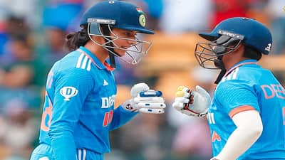 IND vs SA 1st Odi: स्मृती मंधाना संकटमोचक, शतकी खेळीमुळे दक्षिण आफ्रिकेसमोर 266 धावांचं लक्ष्य