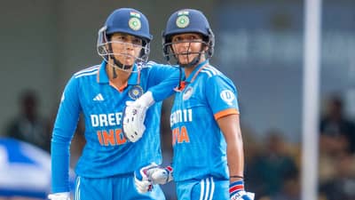 IND vs SA: हरमनप्रीत-स्मृती जोडीची शतकी खेळी, दक्षिण आफ्रिकेला 326 धावांचं आव्हान