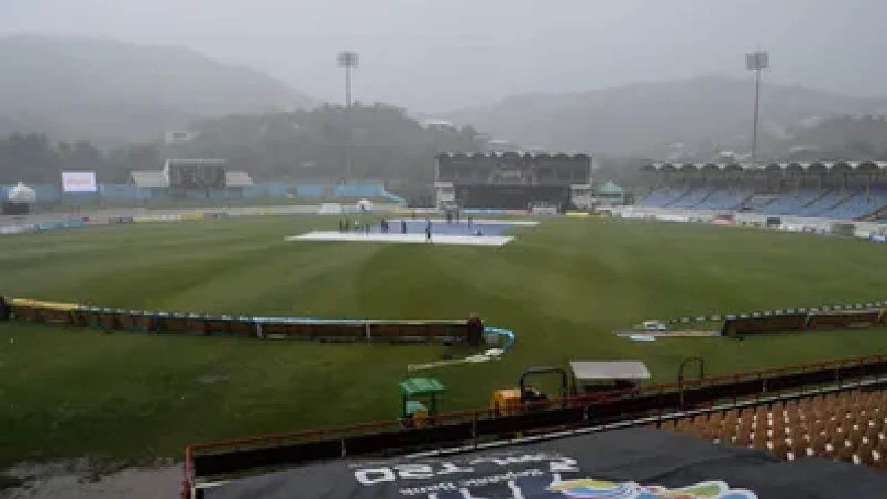 AUS vs IND: टीम इंडिया-ऑस्ट्रेलिया सामन्यावर पावसाचं सावट, मॅच कॅन्सल झाल्यास फायदा कुणाला? AUS vs IND: टीम इंडिया-ऑस्ट्रेलिया सामन्यावर पावसाचं सावट, मॅच कॅन्सल झाल्यास फायदा कुणाला?