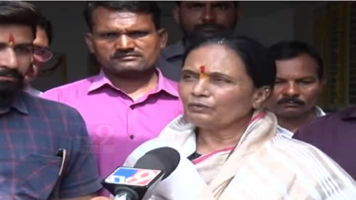 पवार कुटुंब पुन्हा एकत्र होणार की नाही? रोहित पवारांच्या आईनं स्पष्टच सांगितलं, जखमा खूप झाल्यात... पवार कुटुंब पुन्हा एकत्र होणार की नाही? रोहित पवारांच्या आईनं स्पष्टच सांगितलं, जखमा खूप झाल्यात...