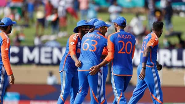टीम इंडियाने T20 वर्ल्ड कप 2024 ची फायनल गाठली आहे. टीम इंडियाने सेमीफायनलमध्ये इंग्लंडवर विजय मिळवला. टीम इंडियाने 68 धावांनी शानदार विजय मिळवला. भारताला या विजयाच श्रेय देण्याऐवजी इंग्लिश क्रिकेटपटू रडगाणं गात आहेत.
