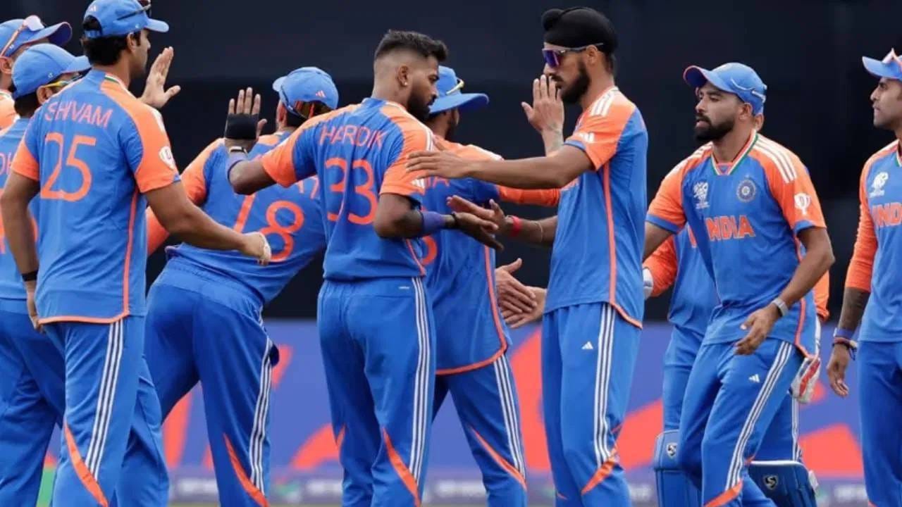 टीम इंडियाच हे प्रदर्शन पाहून सेमीफायनलमध्ये जाण्याचा मार्ग कसा रोखला जाऊ शकतो? असा प्रश्न तुम्हाला पडण स्वाभाविक आहे. पण असं होऊ शकतं. ग्रुप-1 मधील शेवटच्या दोन सामन्यांचा निकाल काय लागतो? त्यावर बरच समीकरण अवलंबून आहे. 