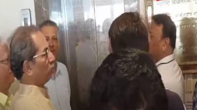 फडणवीस-ठाकरे एकत्र आले अन् ‘हा’ भाजप नेता दिसताच म्हणाले, याला आधी बाहेर काढा…