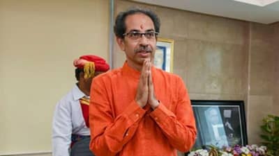 वेळ आली तर ठाकरेंसाठी तलवारीचे वार घेण्यास तयार… ‘त्या’ बॅनर्सची का होतेय चर्चा?