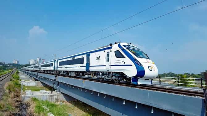 प्रतिक्षा संपली, अखेर या मार्गावर कमाल करणार वंदेभारत एक्सप्रेस, काय केला बदल पाहा