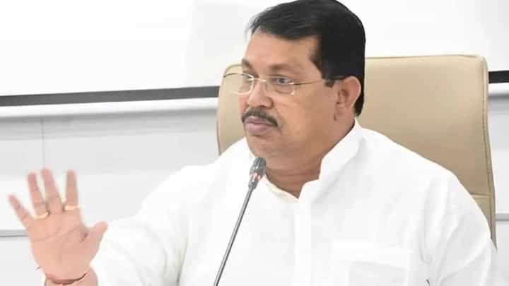 विजय वडेट्टीवारांना नाना पटोलेंचं वर्चस्व सहन होत नाही, कुणी केला मोठा गौप्यस्फोट? विजय वडेट्टीवारांना नाना पटोलेंचं वर्चस्व सहन होत नाही, कुणी केला मोठा गौप्यस्फोट?