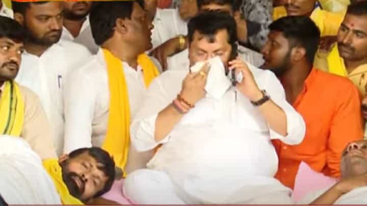 OBC Reservation : 8 वा दिवस, लक्ष्मण हाकेंची स्थिती पाहून वडेट्टीवार भावूक; थेट शिंदेंना फोन OBC Reservation : 8 वा दिवस, लक्ष्मण हाकेंची स्थिती पाहून वडेट्टीवार भावूक; थेट शिंदेंना फोन