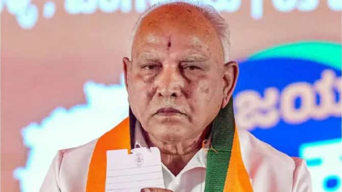 कर्नाटकच्या माजी मुख्यमंत्र्यांवर अटकेची टांगती तलवार, अल्पवयीन मुलीवर लैंगिक अत्याचार केल्याचा आरोप, राजकारणात खळबळ