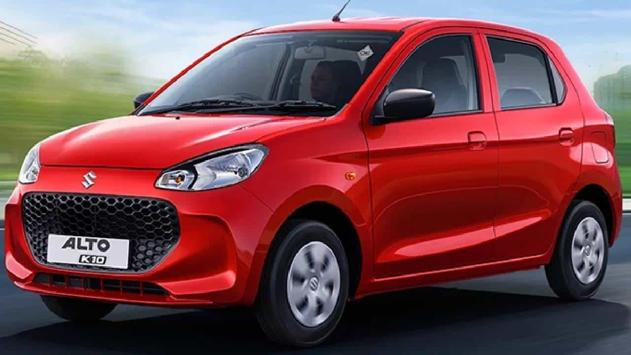 Maruti Suzuki Alto K10 CNG : मारुती सुजुकी ऑल्टो स्वस्त CNG कार आहे. सीएनजी वर्जनची एक्स-शोरूम किंमत 5.73 लाखापासून सुरु होते. ऑल्टो K10 सीएनजीवर 33.85 किमी प्रति किलोग्रॅम मायलेज मिळू शकतो असा मारुती सुजुकीचा दावा आहे. (Maruti Suzuki)