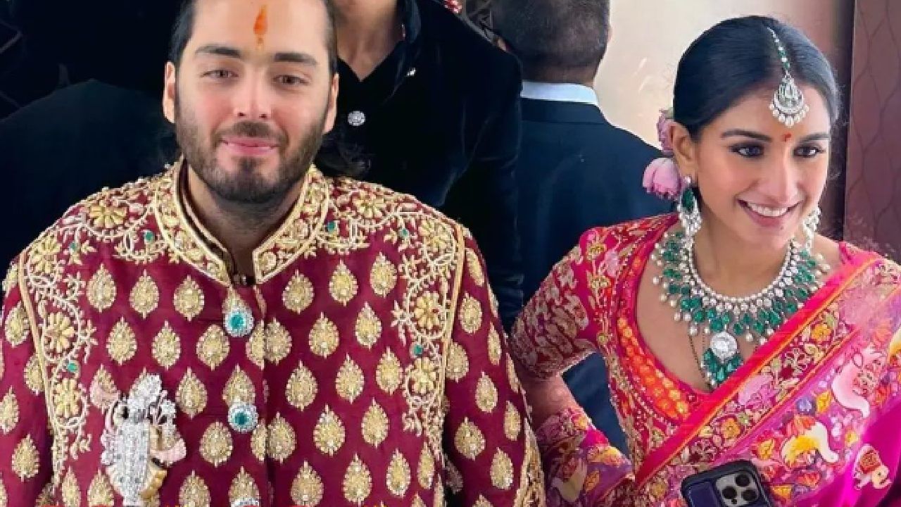 Anant Ambani and Radhika Merchant Wedding : अंबानींच्या लग्नात बॉम्ब?, त्या पोस्टने एकच खळबळ, पोलिसांची उडवली झोप Anant Ambani and Radhika Merchant Wedding : अंबानींच्या लग्नात बॉम्ब?, त्या पोस्टने एकच खळबळ, पोलिसांची उडवली झोप