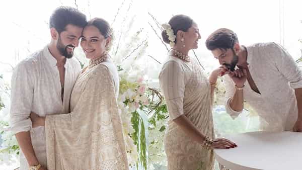 अभिनेत्री सोनाक्षी सिन्हा आणि अभिनेता जहीर इक्बाल हे 23 जूनला विवाहबद्ध झाले. मोजक्या पाहुण्यांच्या उपस्थितीत सोनाक्षी आणि जहीर यांचं रजिस्टर मॅरेज झालं. या दोघांच्या लग्नाची बी टाऊनमध्ये जोरदार चर्चा झाली.