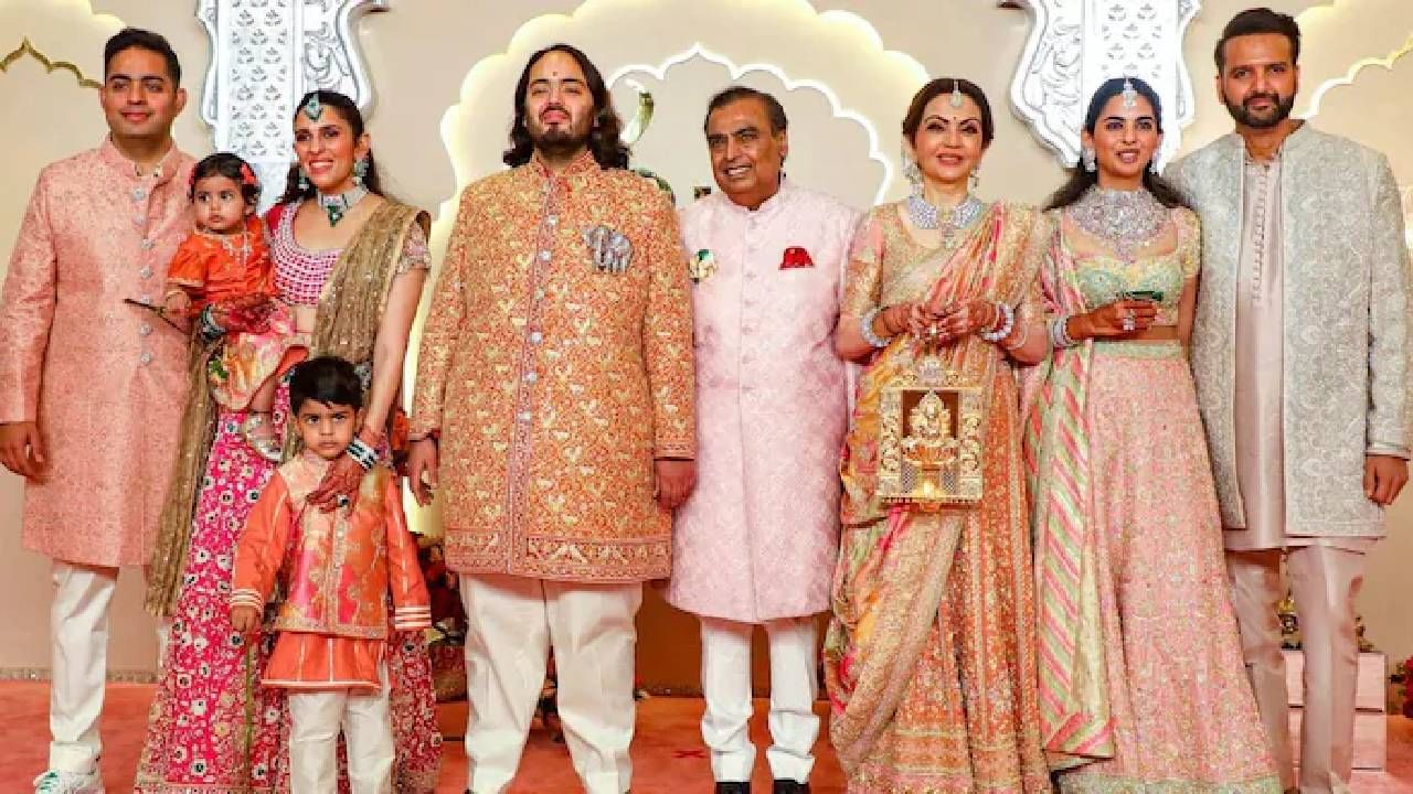 Ambani wedding : अंबानींकडून 2 कोटींच गिफ्ट, बदल्यात पाहुण्यांनी अनंत अंबानींना गिफ्टमध्ये काय दिलं असेल?