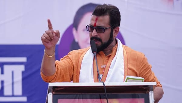 Amol Kolhe : अजित दादांच्या गुलाबी जॅकेटबद्दल अमोल कोल्हे काय म्हणाले?