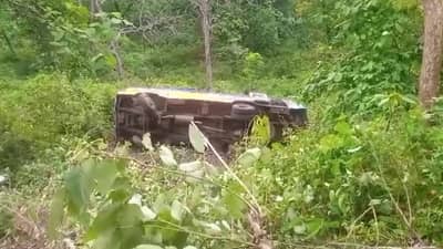 चालकाचे नियंत्रण सुटलं अन् बस थेट दरीत, त्या प्रवाशांचं काय झालं?; अमरावतीच्या मेळघाटात भीषण अपघात