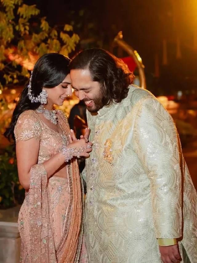 Anant Ambani - कोण आहेत अनंत अंबानी आणि राधिकाच्या रिसेप्शनमध्ये आलेल्या 'त्या' आजी? नमस्कार करत...