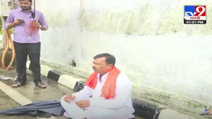 'जरांगेंमध्ये हिंमत नव्हती माझ्यात आहे, मला गोळ्या...', अजय बारस्करांचा फडणवीसांच्या सागर बंगल्याबाहेर ठिय्या, मागणी काय? 'जरांगेंमध्ये हिंमत नव्हती माझ्यात आहे, मला गोळ्या...', अजय बारस्करांचा फडणवीसांच्या सागर बंगल्याबाहेर ठिय्या, मागणी काय?