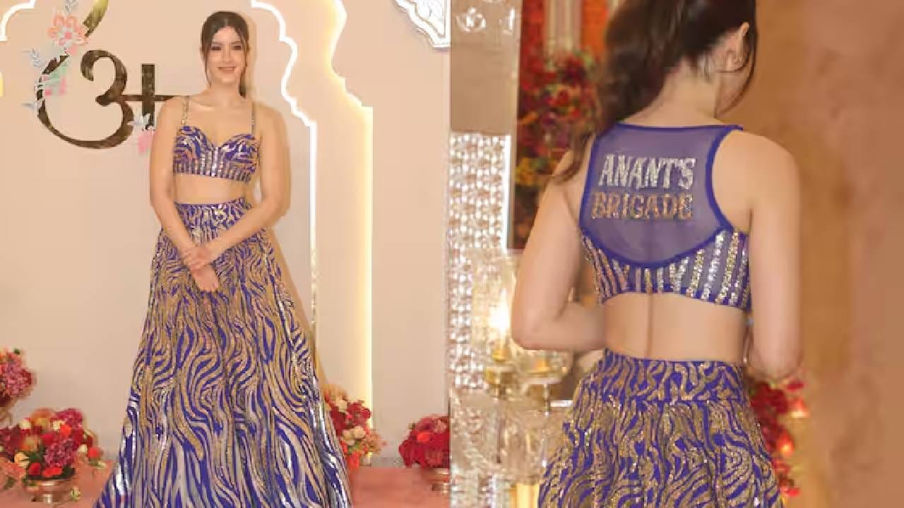 संजय कपूरची मुलगी शनाया कपूर जांभळ्या रंगाच्या लेहेंग्यात दिसली. शनाया कपूर हिच्या लेहेंग्यावर देखील अनंत ब्रिगेड लिहिले आहे. 