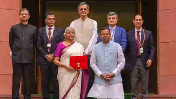 Budget 2024: नोकरदारांसाठी मोठे गिफ्ट, पीएफमध्ये मिळणार सरकारकडून घसघशीत भेट, कोणाला होणार फायदा?