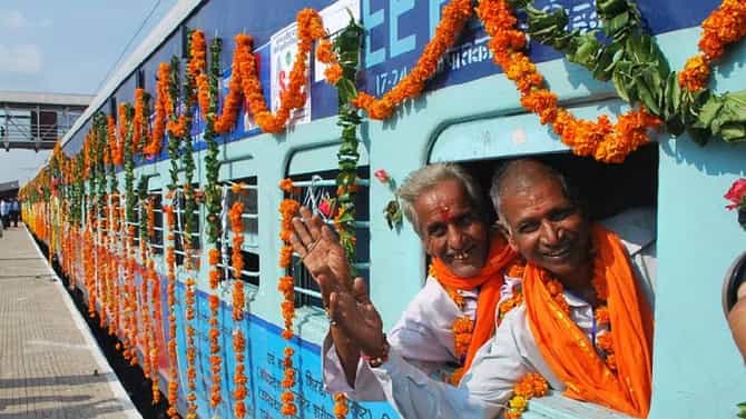 चला दर्शनाला जाऊ... मुख्यमंत्री तीर्थ दर्शन योजनेचा जीआर निघाला, नियम आणि अटी काय? जाणून घ्या प्रक्रिया, जीआरच वाचा