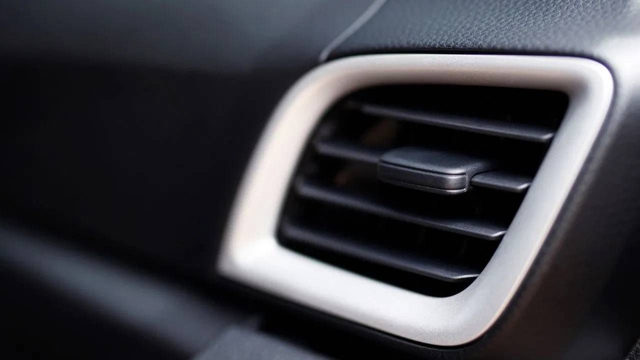 Car Ac जास्त कुल होत असेल, तर दुर्लक्ष नको, 'ही' धोक्याची सूचना