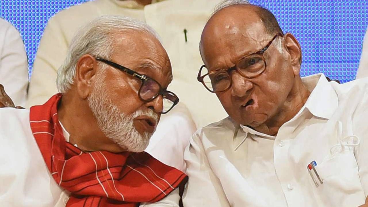 छगन भुजबळांना भेटीसाठी तासभर वाट का बघायला लावली?; शरद पवारांनी नेमकं कारण सांगितलं छगन भुजबळांना भेटीसाठी तासभर वाट का बघायला लावली?; शरद पवारांनी नेमकं कारण सांगितलं