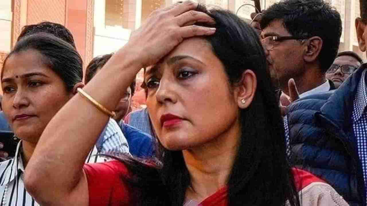 Mahua Moitra : तृणमूलच्या खासदार महुआ मोईत्रा यांच्यावर FIR, राष्ट्रीय महिला आयोगाच्या अध्यक्षावरील टिप्पणी भोवली