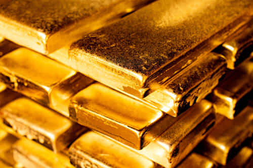 goldpriceindia.com नुसार दुबईमध्ये एका ग्रॅमसाठी 24 कॅरेट सोन्याची किमत 245 AED आहे. भारतीय रुपयांमध्ये ही किमत 5,579.45 रुपये आहे. जगातील 61 देशांच्या तुलनेत मलावी, कोलंबिया, ऑस्ट्रेलिया आणि इंडोनेशियामध्ये कमी किंमतीत सोने घेता येते.