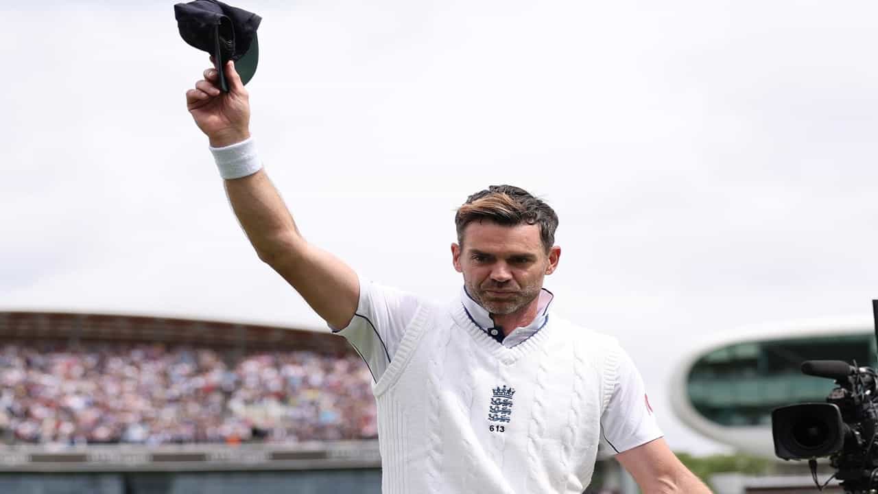ENG vs WI: जेम्स अँडरसन अखेरच्या सामन्यानंतर भावूक, व्हीडिओ व्हायरल