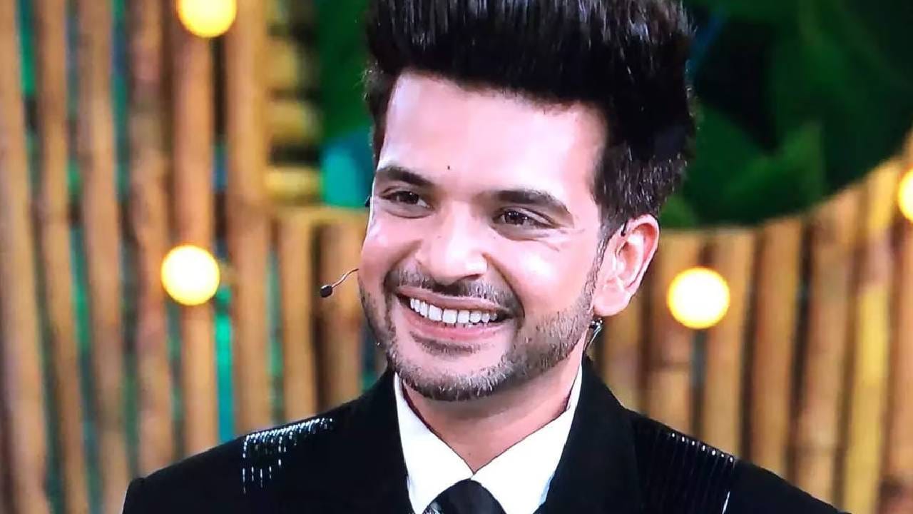 तेजस्वी प्रकाश हिच्या अगोदर करण कुंद्रा याने कृतिका कामरा हिला डेट केले. विशेष म्हणजे काही दिवस दोघे रिलेशनमध्येही होते. मात्र, यांचे ब्रेकअप झाले. 