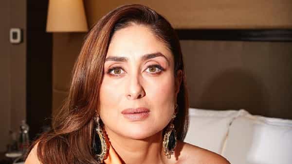 करिना कपूर खान हिने मोठा काळ चित्रपटांमध्ये गाजवला आहे. करिना कपूर सोशल मीडियावरही चांगलीच सक्रिय असते. चाहत्यांसाठी खास फोटो आणि व्हिडीओ शेअर करतानाही करिना दिसते.