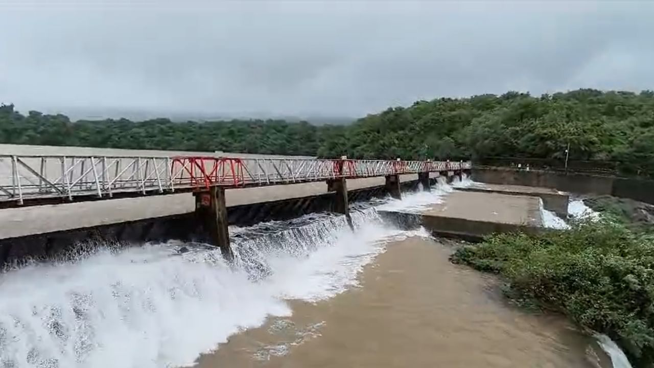 कोल्हापूर, गडचिरोलीत पूरस्थिती, पंचगंगा नदीने गाठली धोक्याची पातळी, अनेक जिल्ह्यांचा संपर्क तुटला