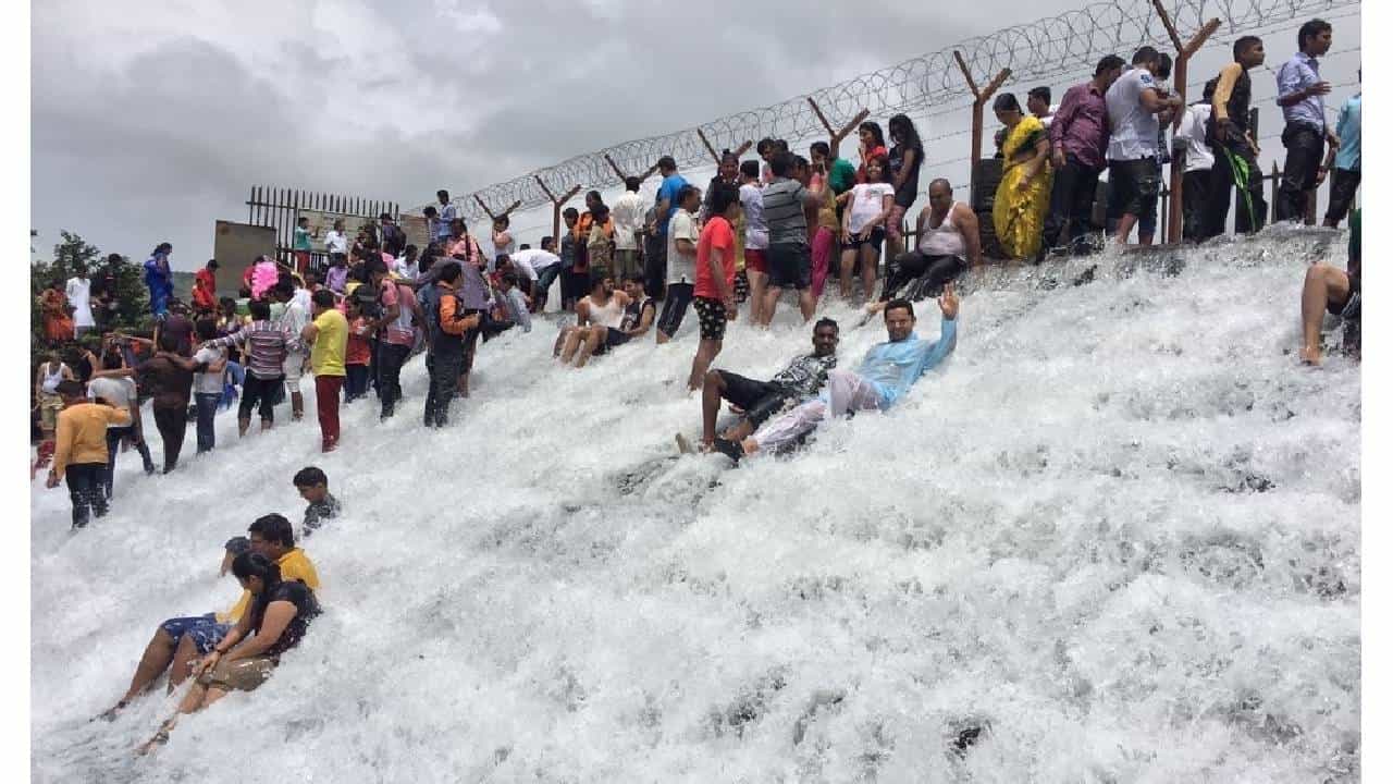 Monsoon Trip : पुण्यातील 'या' 8 ठिकाणांवर पिकनिकला जाताय? मग तुम्हाला ग्रुपने एन्जॉय करता येणार नाही कारण...