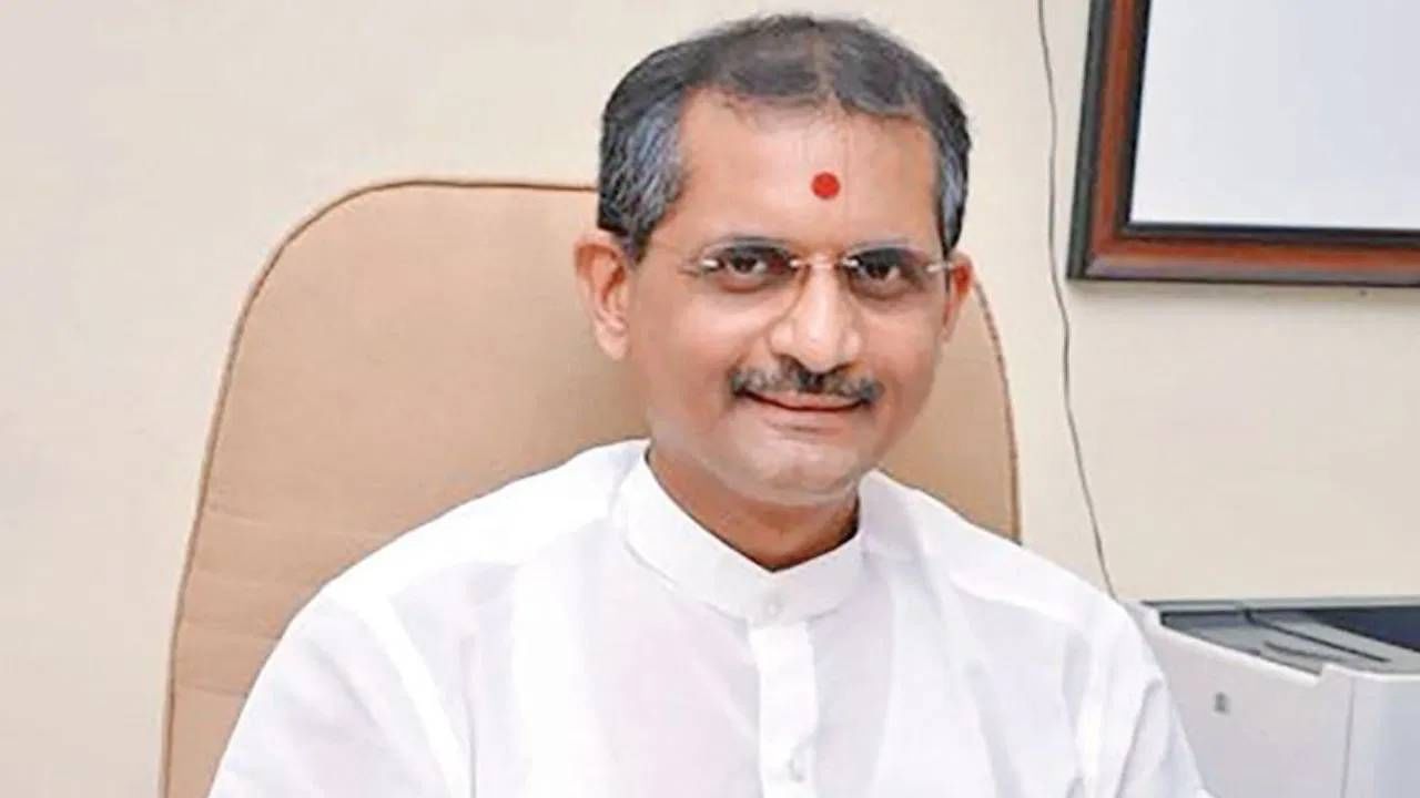 UPSCमध्ये मोठ्या घडामोडी... थेट चेअरमन सोनी यांचा राजीनामा; काय घडलं नेमकं? UPSCमध्ये मोठ्या घडामोडी... थेट चेअरमन सोनी यांचा राजीनामा; काय घडलं नेमकं?