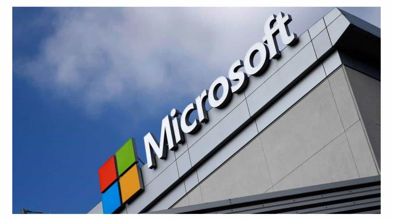 Microsoft Global Outage : जगभरात मायक्रोसॉफ्टचं सर्व्हर ठप्प, 'या' क्षेत्राला बसला मोठा फटका Microsoft Global Outage : जगभरात मायक्रोसॉफ्टचं सर्व्हर ठप्प, 'या' क्षेत्राला बसला मोठा फटका