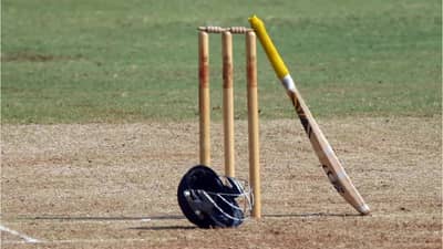 Cricket : क्रिकेट विश्वातून मोठी बातमी, 100 कसोटी खेळणाऱ्या माजी दिग्गज खेळाडूची अचानक एक्झिट