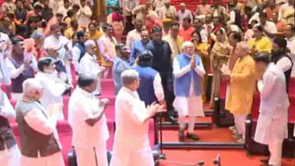 PM Modi in NDA Meeting : NDA च्या बैठकीतील मोठी बातमी, पंतप्रधान मोदी काय बोलले?