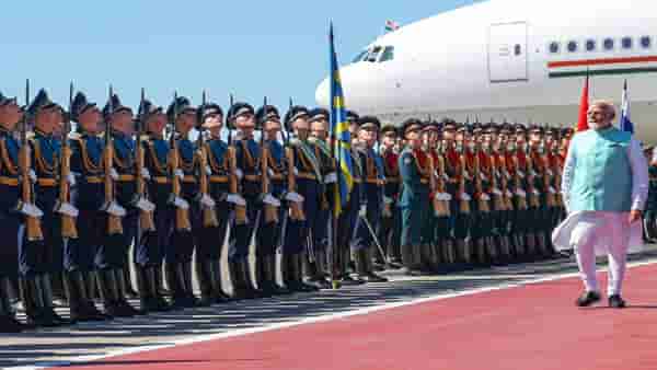 PM Modi Russia Visit : मॉस्को विमानतळावर मोदींच्या स्वागतावेळीच रशियाने एका कृतीतून चीनला दाखवून दिली जागा