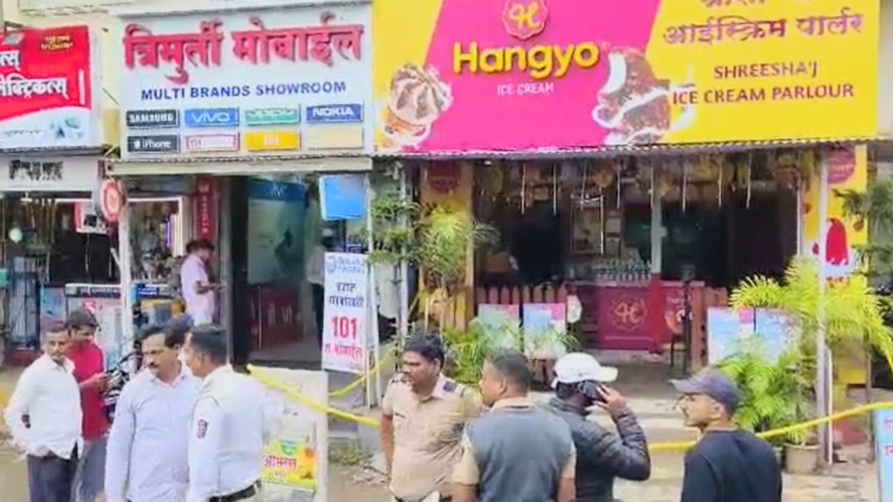 पुणे हादरलं, सासवडमध्ये भर दुपारी गोळीबार, एसटीस्टंँडसमोर थरार, नेमकं काय घडलं? पुणे हादरलं, सासवडमध्ये भर दुपारी गोळीबार, एसटीस्टंँडसमोर थरार, नेमकं काय घडलं?