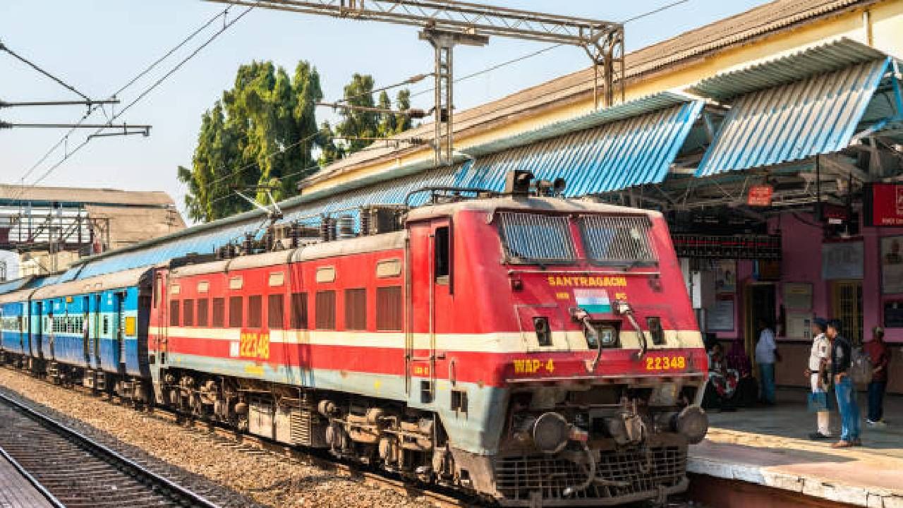 ईशान्य रेल्वेकडून ही भरती प्रक्रिया राबवली जातंय. या भरती प्रक्रियेतून 1104 पदे ही भरली जातील. या भरती प्रक्रियेसाठी दहावी पास आणि आयटीआय पास उमेदवार अर्ज करू शकतात. 