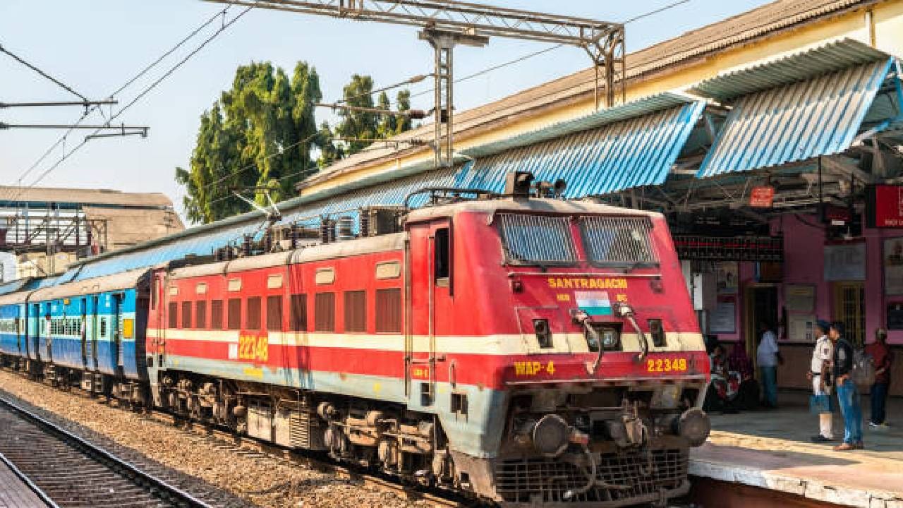 रेल्वेत 11255 जागांसाठी बंपर भरती, दहावी आणि बारावी पास असणाऱ्यांसाठी संधी, लगेच करा अर्ज रेल्वेत 11255 जागांसाठी बंपर भरती, दहावी आणि बारावी पास असणाऱ्यांसाठी संधी, लगेच करा अर्ज