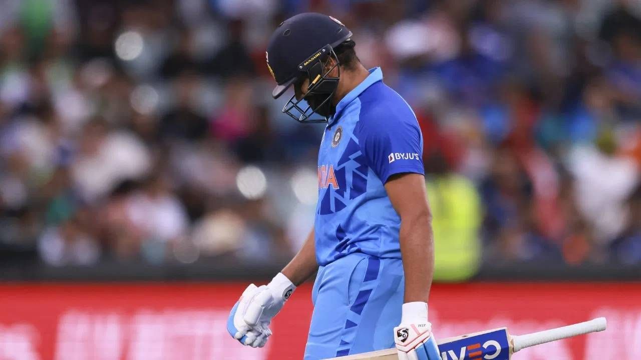 रोहित शर्माने वनडे आणि कसोटी फॉर्मेटमधून निवृत्तीच्या बातम्यांवर सोडलं मौन, म्हणाला.. रोहित शर्माने वनडे आणि कसोटी फॉर्मेटमधून निवृत्तीच्या बातम्यांवर सोडलं मौन, म्हणाला..