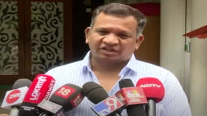 समित कदम भडकले; अनिल देशमुखांचं डोकं फिरलंय, माझ्याकडे शब्द नाहीत अन्... समित कदम भडकले; अनिल देशमुखांचं डोकं फिरलंय, माझ्याकडे शब्द नाहीत अन्...